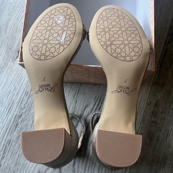 Jewel Badgley Mischka Brand Ramsay Open Toe Block Heel in Gold Glitter - Picture 6 of 6